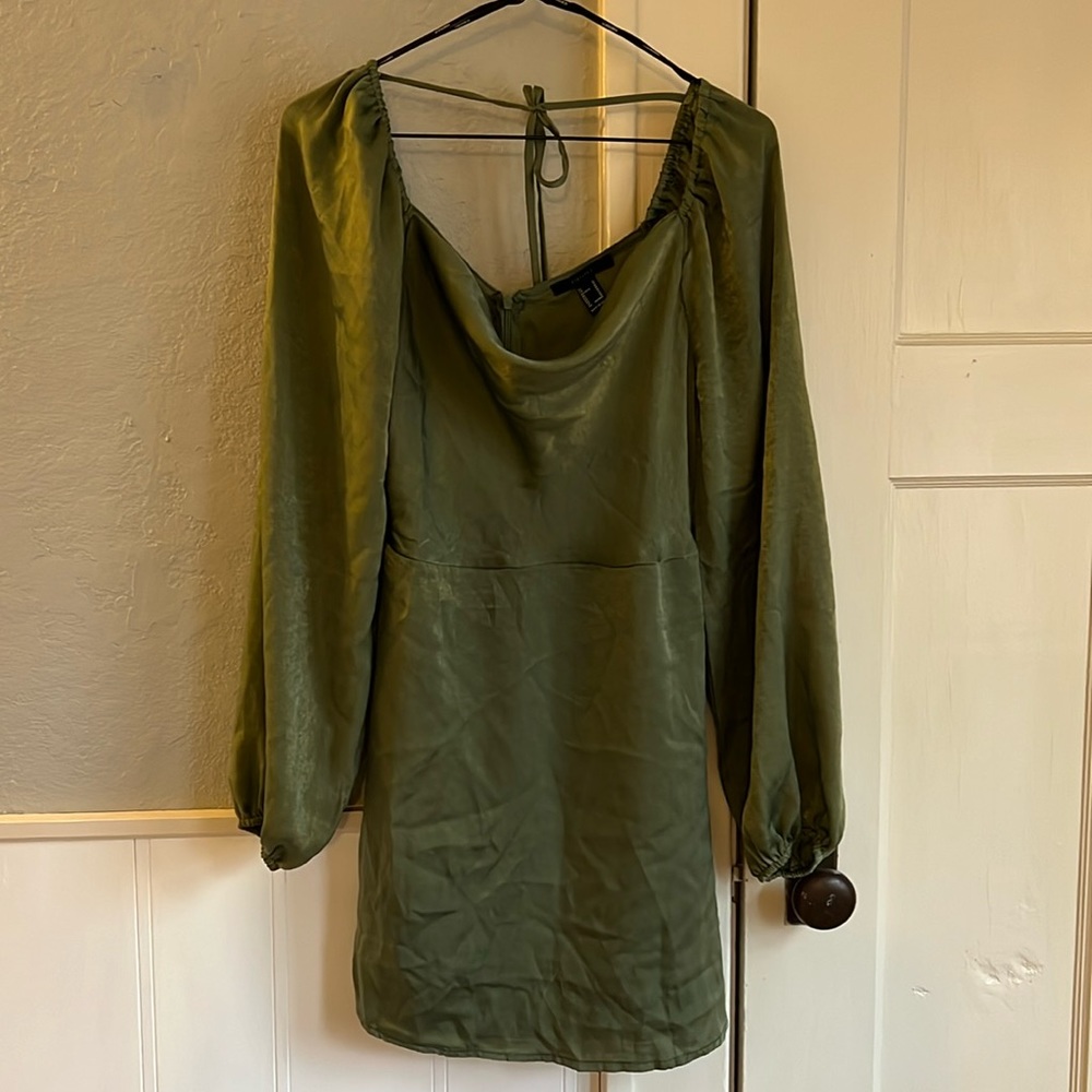 Forever 21 - size M - green satin cowl neck long sleeve dress